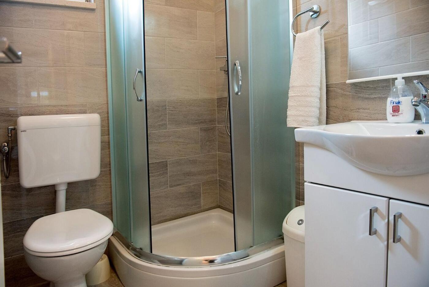 Apartments And Rooms Robi โปดสตรานา ภายนอก รูปภาพ
