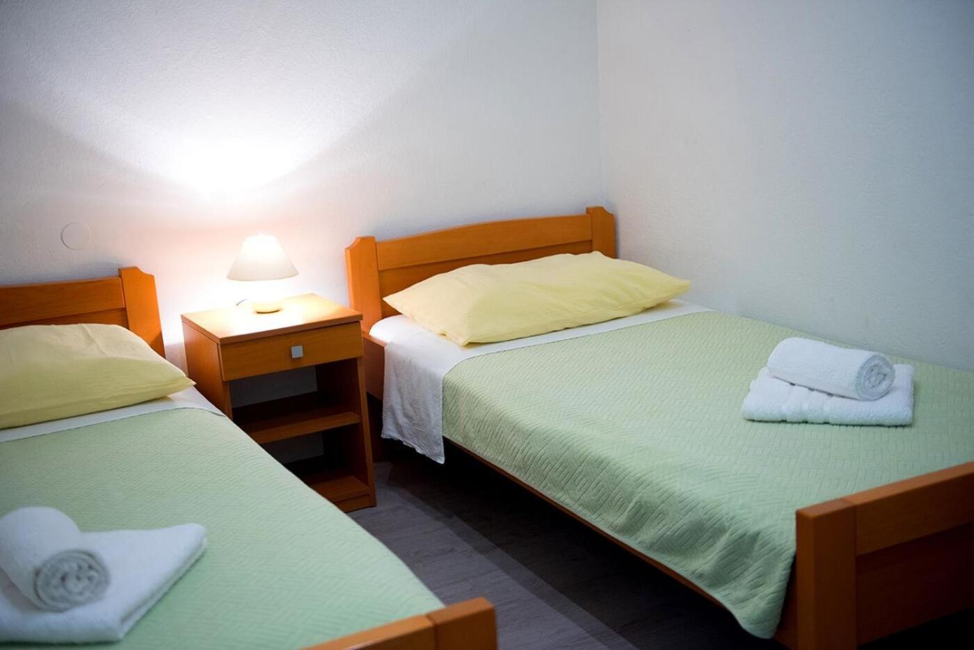 Apartments And Rooms Robi โปดสตรานา ภายนอก รูปภาพ