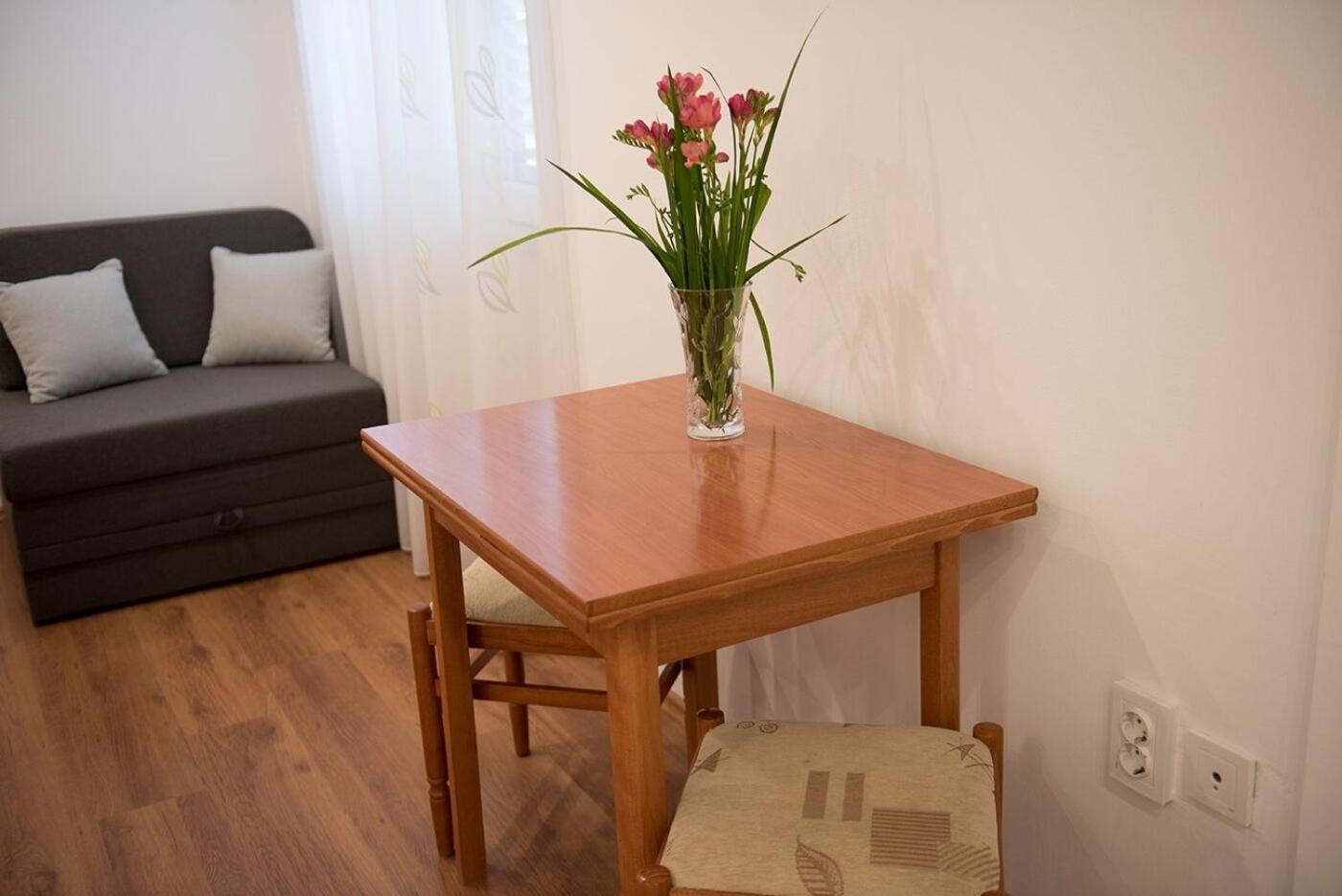 Apartments And Rooms Robi โปดสตรานา ภายนอก รูปภาพ