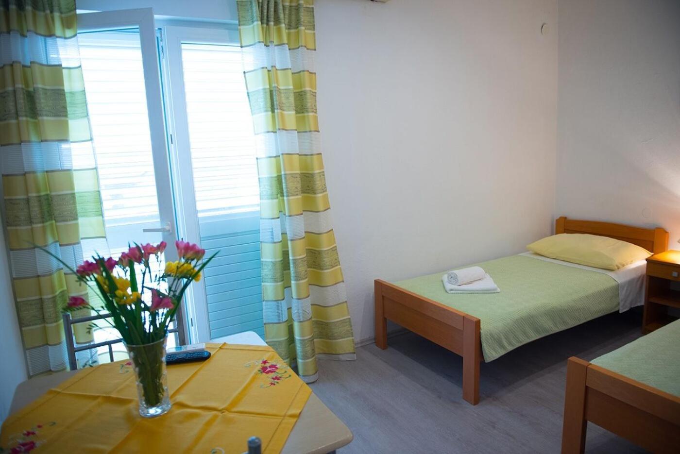 Apartments And Rooms Robi โปดสตรานา ภายนอก รูปภาพ